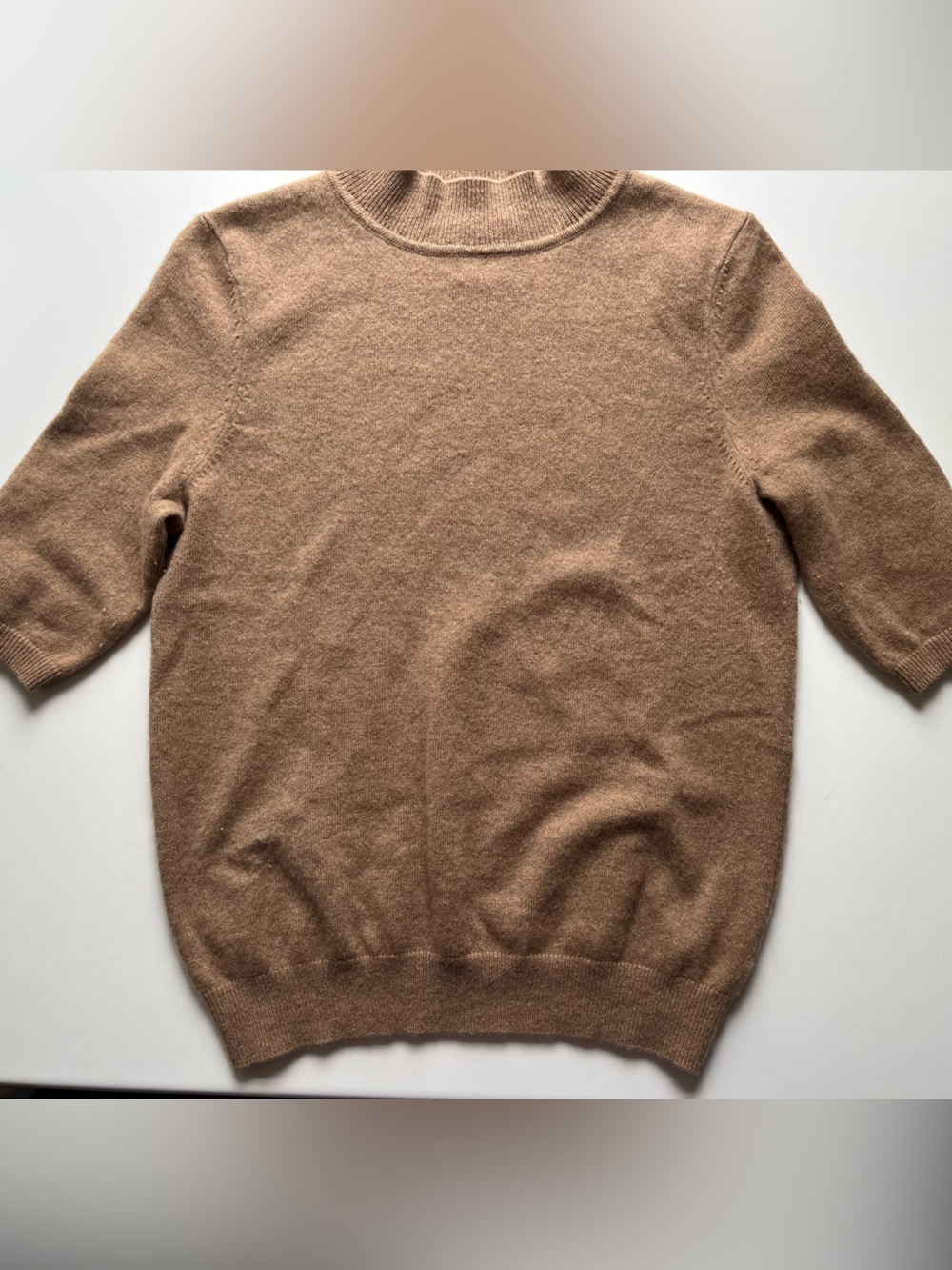 Cashmere Short-Sleeve Crewneck Sweater in Camel
